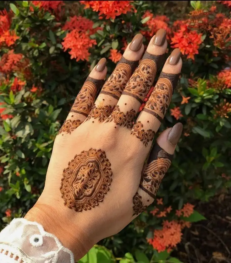 aesthetic-mehndi-designs 11