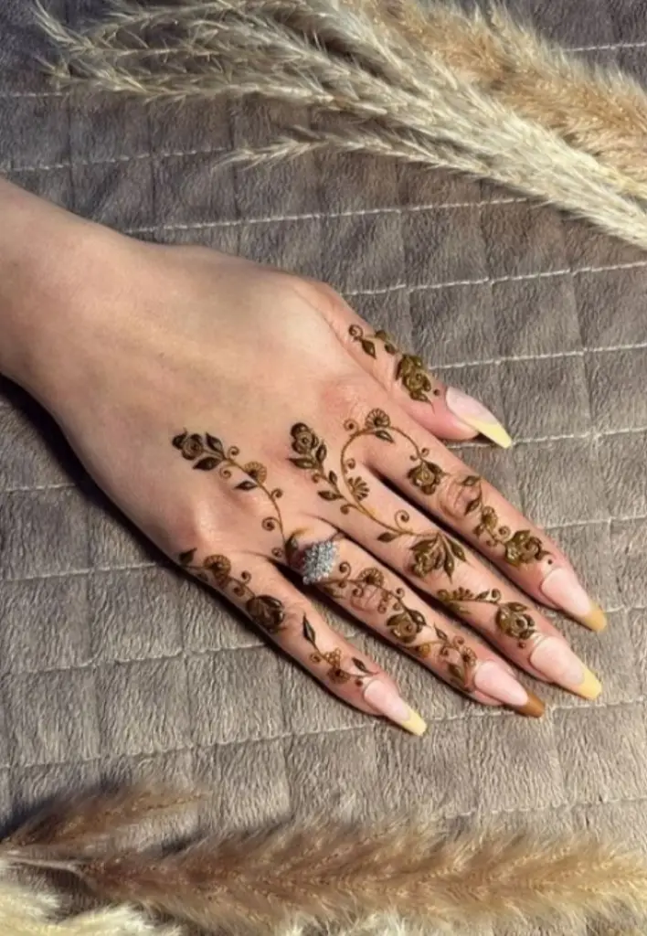 aesthetic-mehndi-designs 14