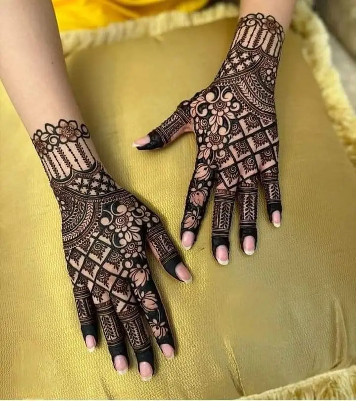 Heavy Mehndi Designs For Bridal 11
