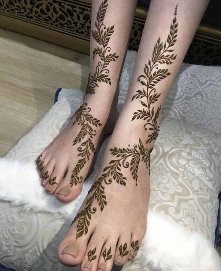 Bridal Mehndi Design For Legs 6
