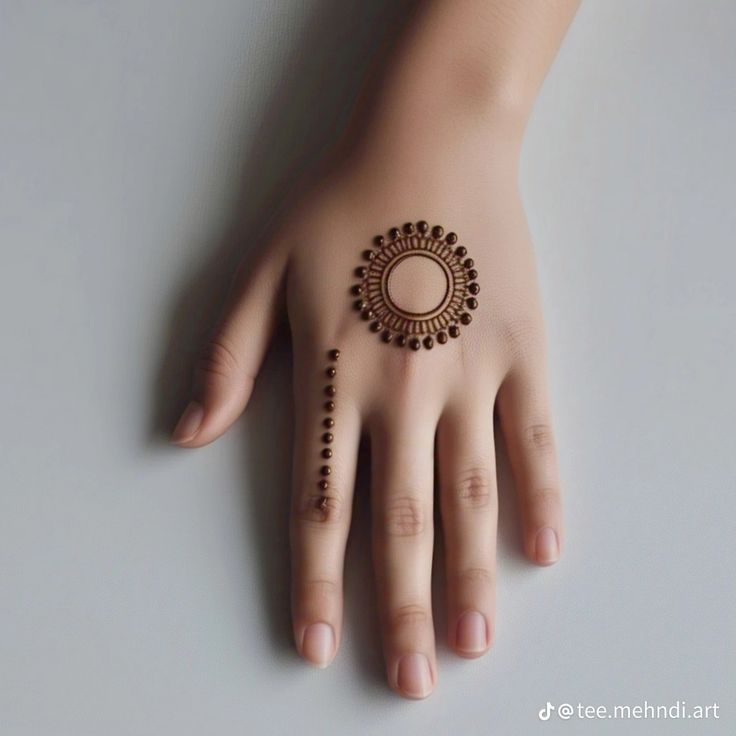 Simple mehndi designs for Eid